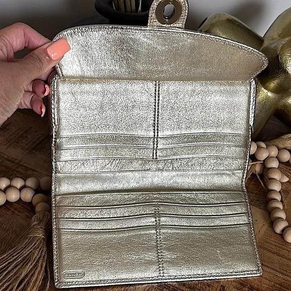 ❌❌SOLD❌❌💳💛VTG COACH Legacy Gigi Kisslock Wallet 💛💳 - Picture 9 of 14